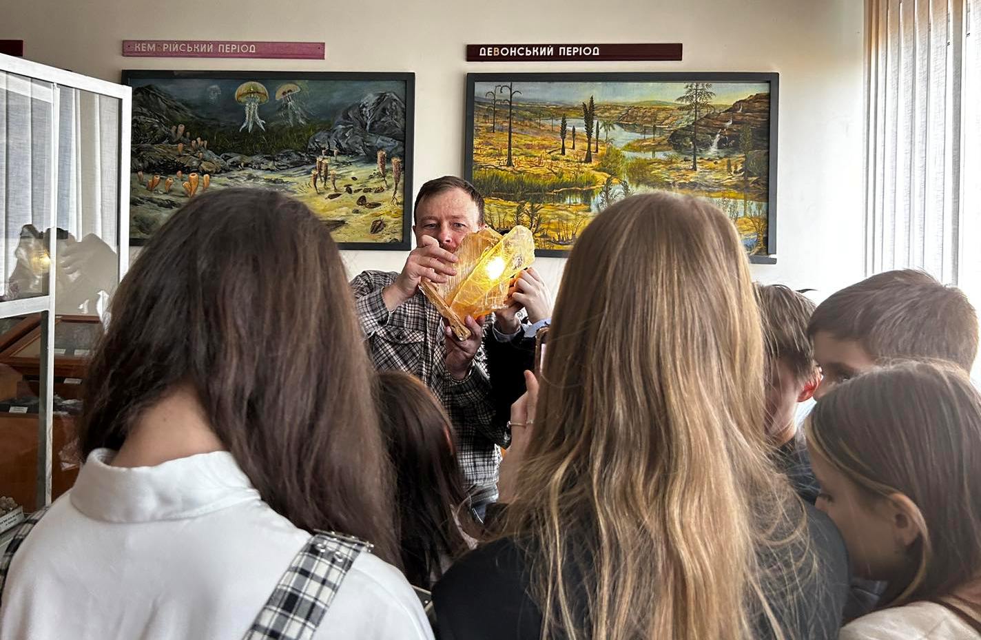 Все цікаво, особливо, коли можна взяти у руки